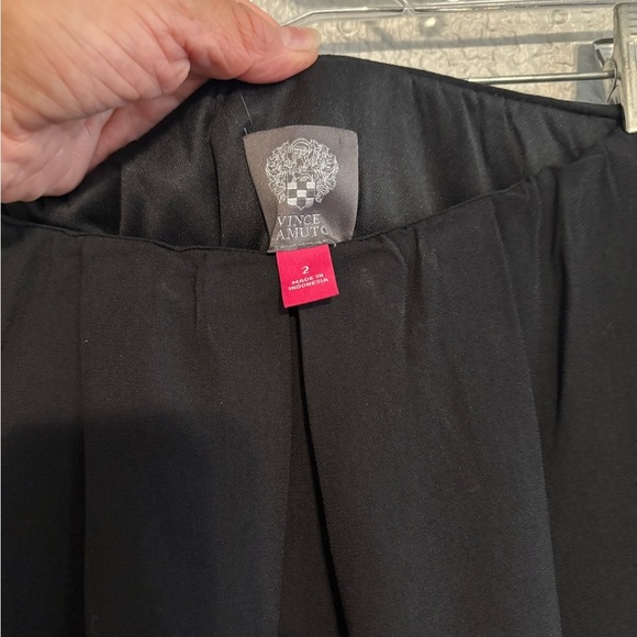 NWT Vince Camuto women’s black Off-the-Shoulder Flounce Top Jumpsuit size 2 - Picture 3 of 6